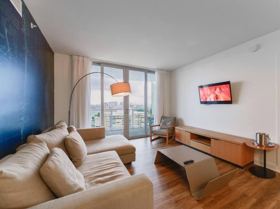 Cozy 1Br Condo Beachwalk Resort Hallandale Beach Exterior foto