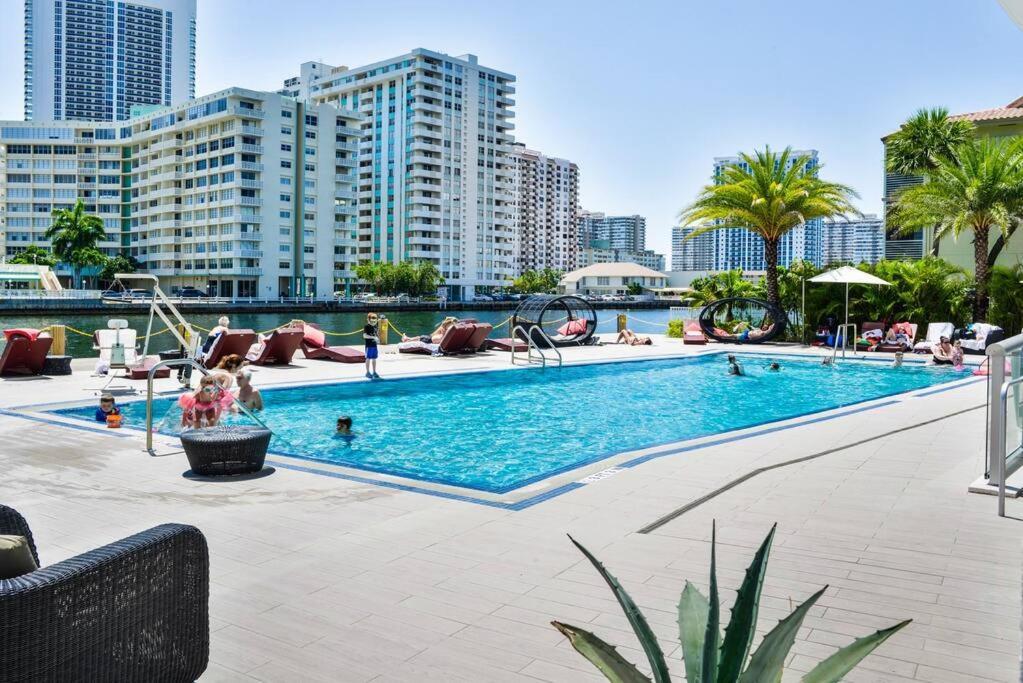 Cozy 1Br Condo Beachwalk Resort Hallandale Beach Exterior foto